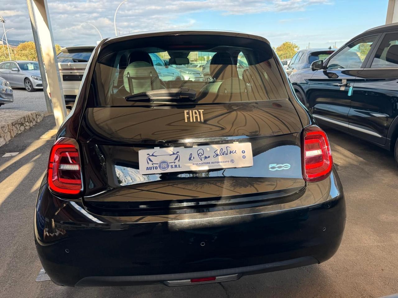 Fiat 500 500e Berlina 42 kWh La Prima