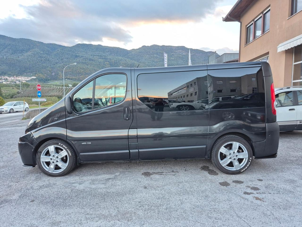 RENAULT TRAFIC 8 POSTI VERGLAST