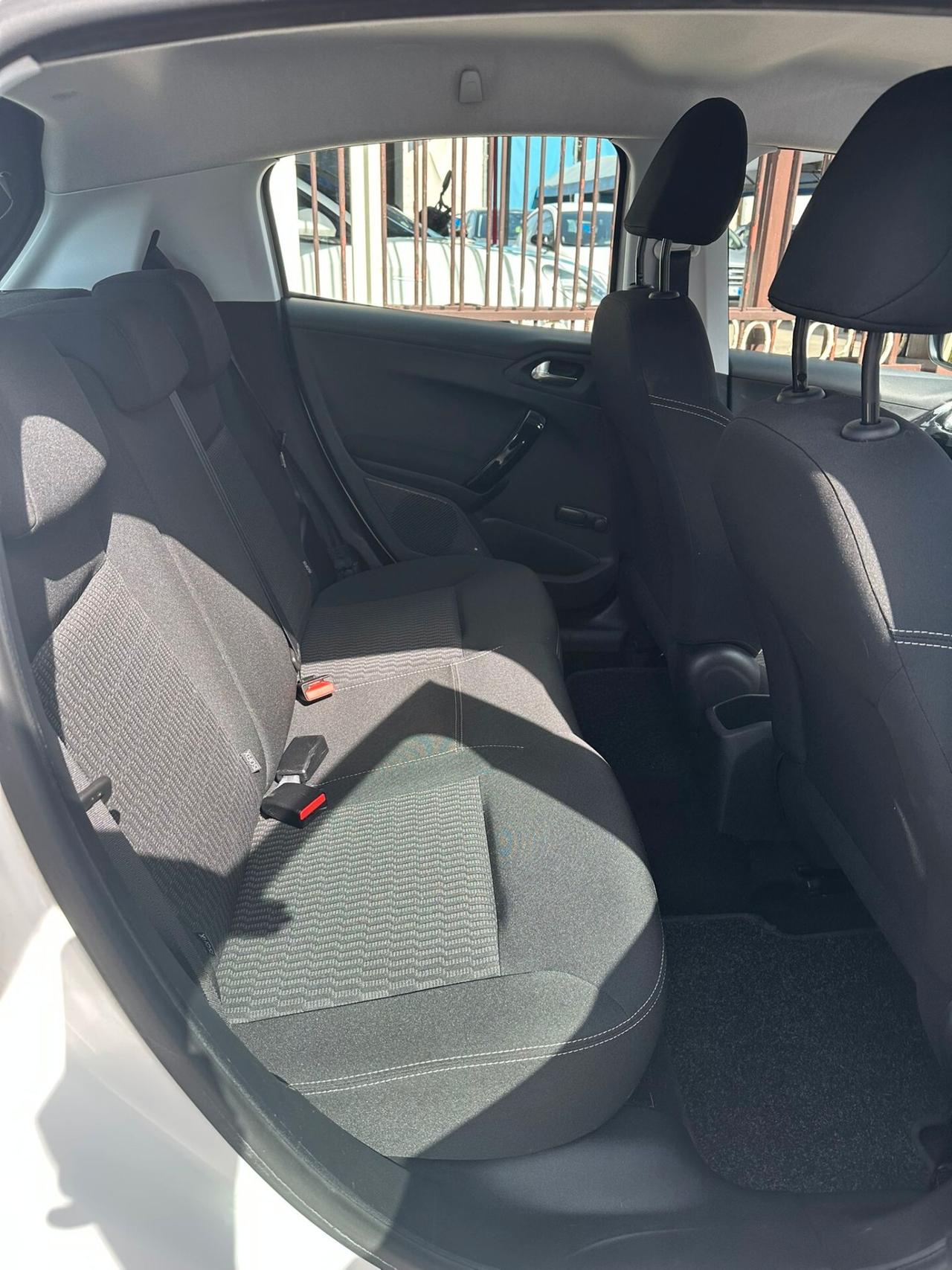 Peugeot 208 PureTech 82 5p. GPL Allure