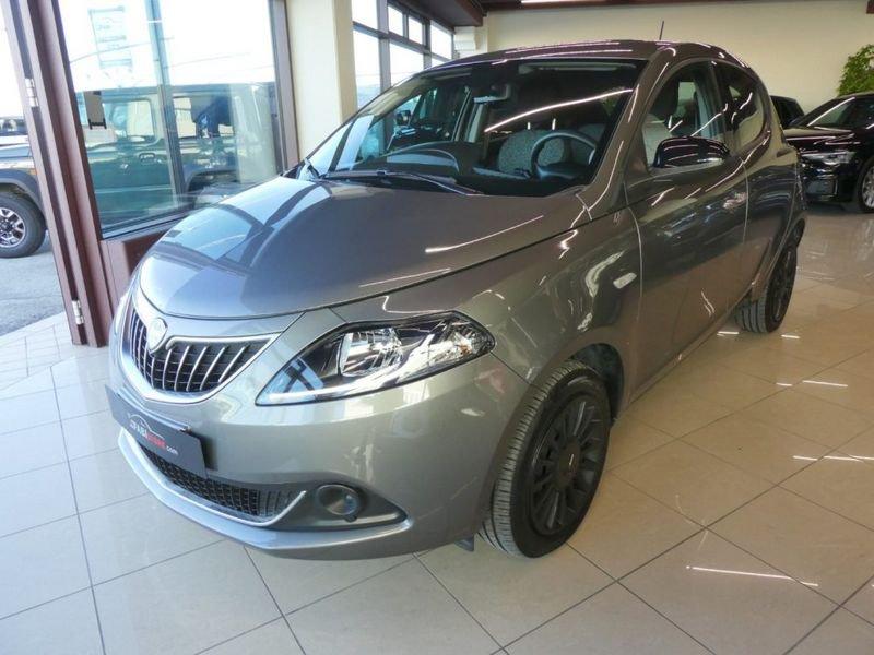 Lancia Ypsilon 1.0 hybrid 70 Cv Silver Plus - OK NEOPATENTATI