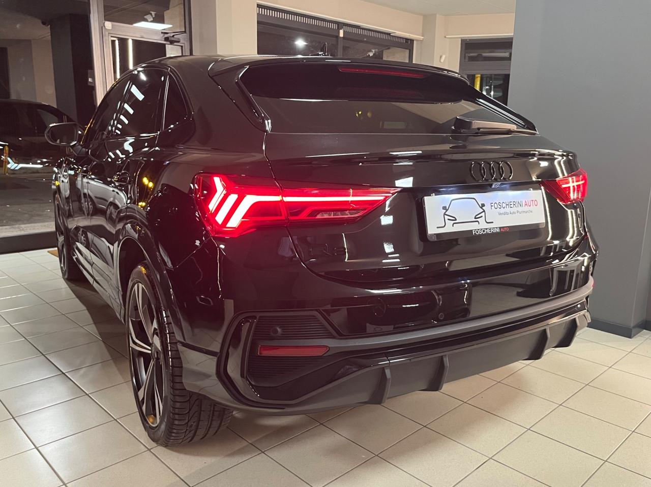 Audi Q3 SPB 35 TDI S-Line TOTAL BLACK!!