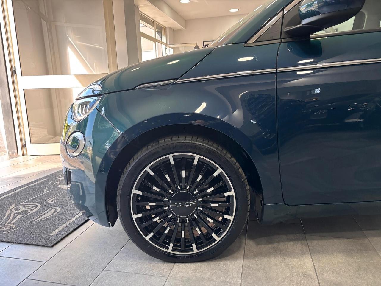 FIAT 500E "LA PRIMA" 42KWH TETTO-NAVI