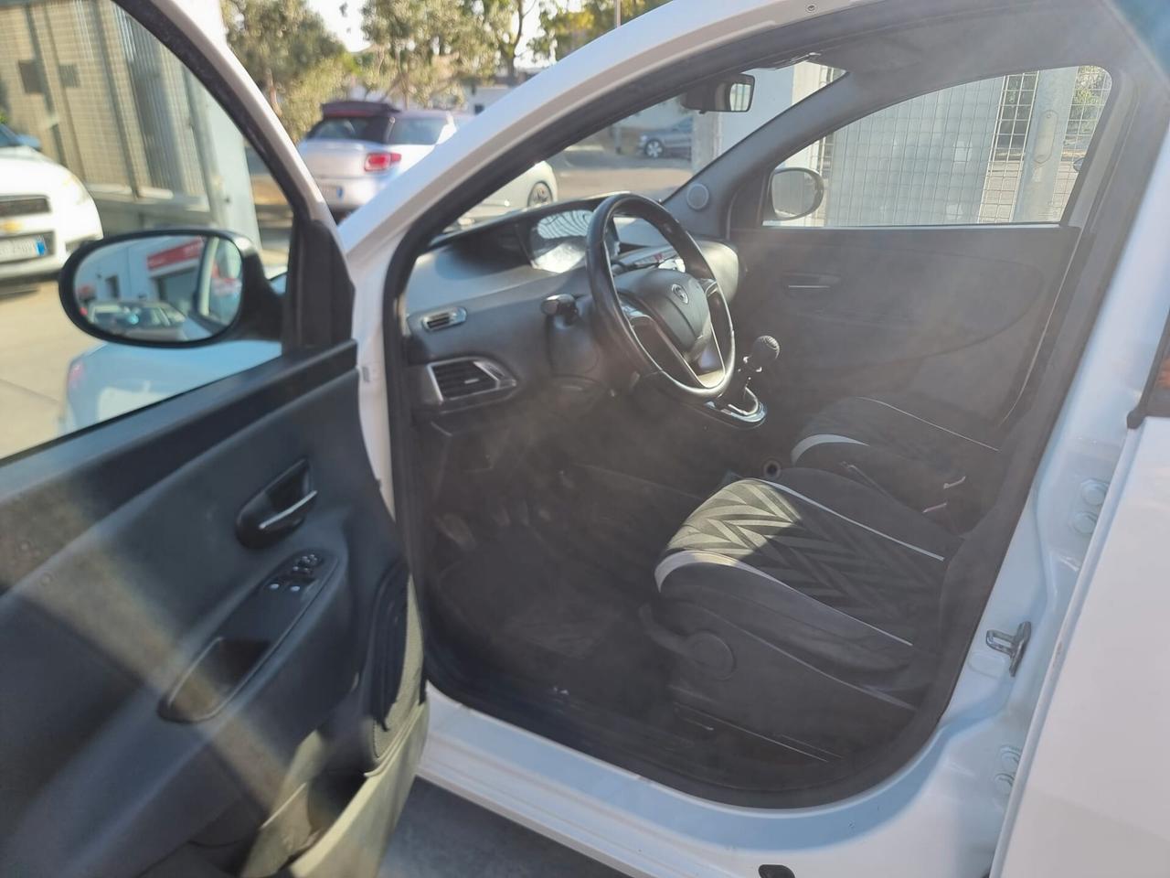 Lancia Ypsilon 1.2 69 CV 5 porte GPL Ecochic Gold GPL