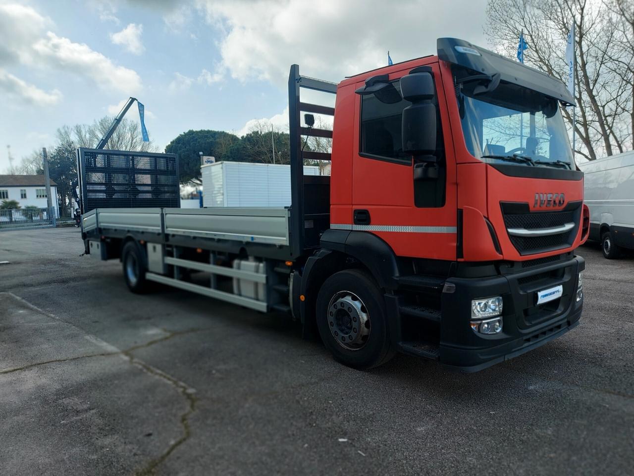 IVECO STRALIS AD190S31FP-CM PIANALE CON RAMPE E VERICELLO DI NUOVA COSTRUZIONE