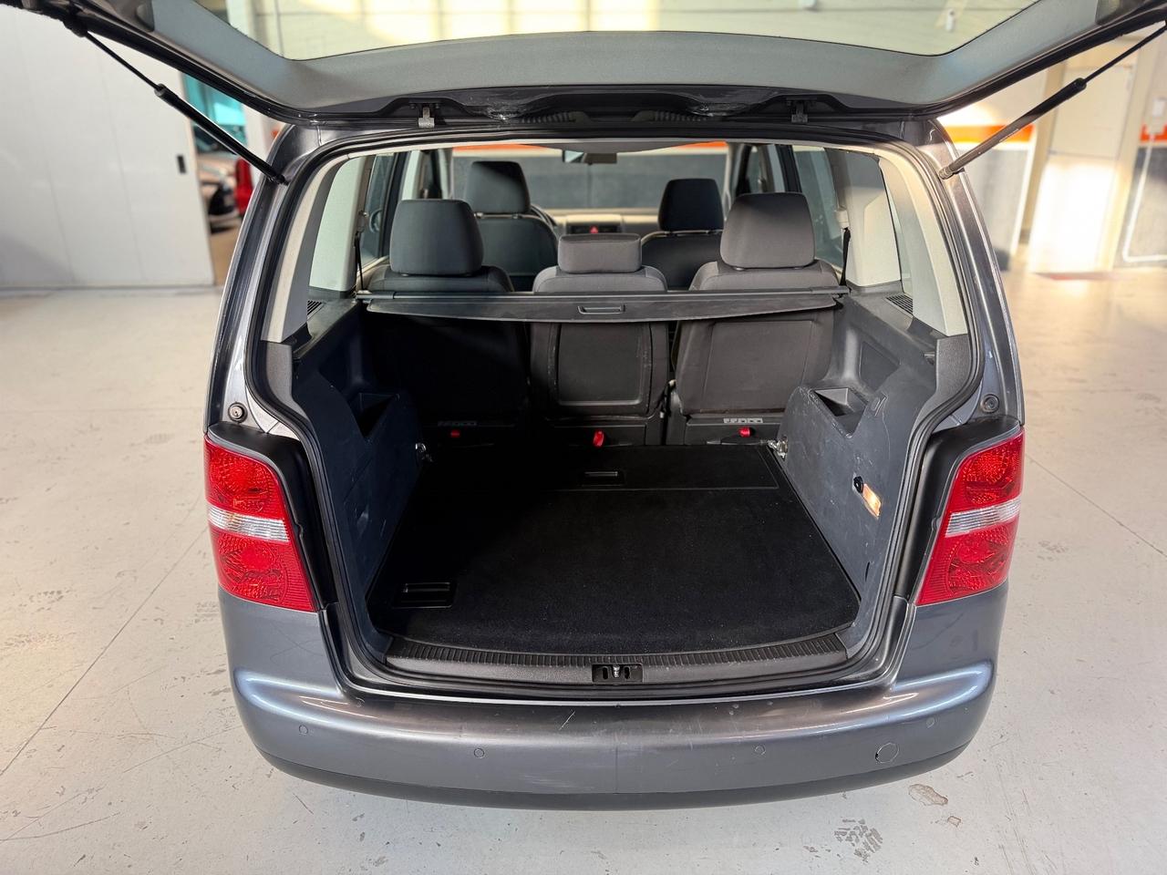 Volkswagen Touran 2.0 TDI DPF Highline AUTOCARRO