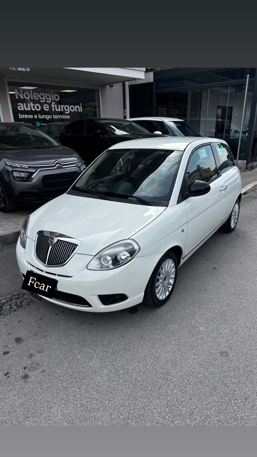 Lancia Ypsilon 1.2 69 CV Unyca