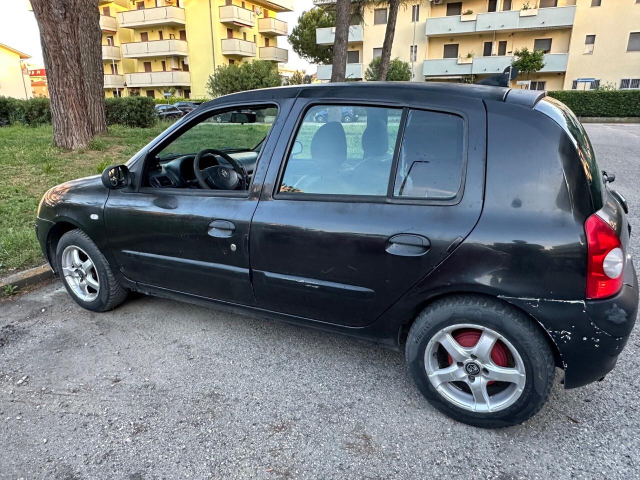 Renault Clio 1.2 16V neopatentati 2004