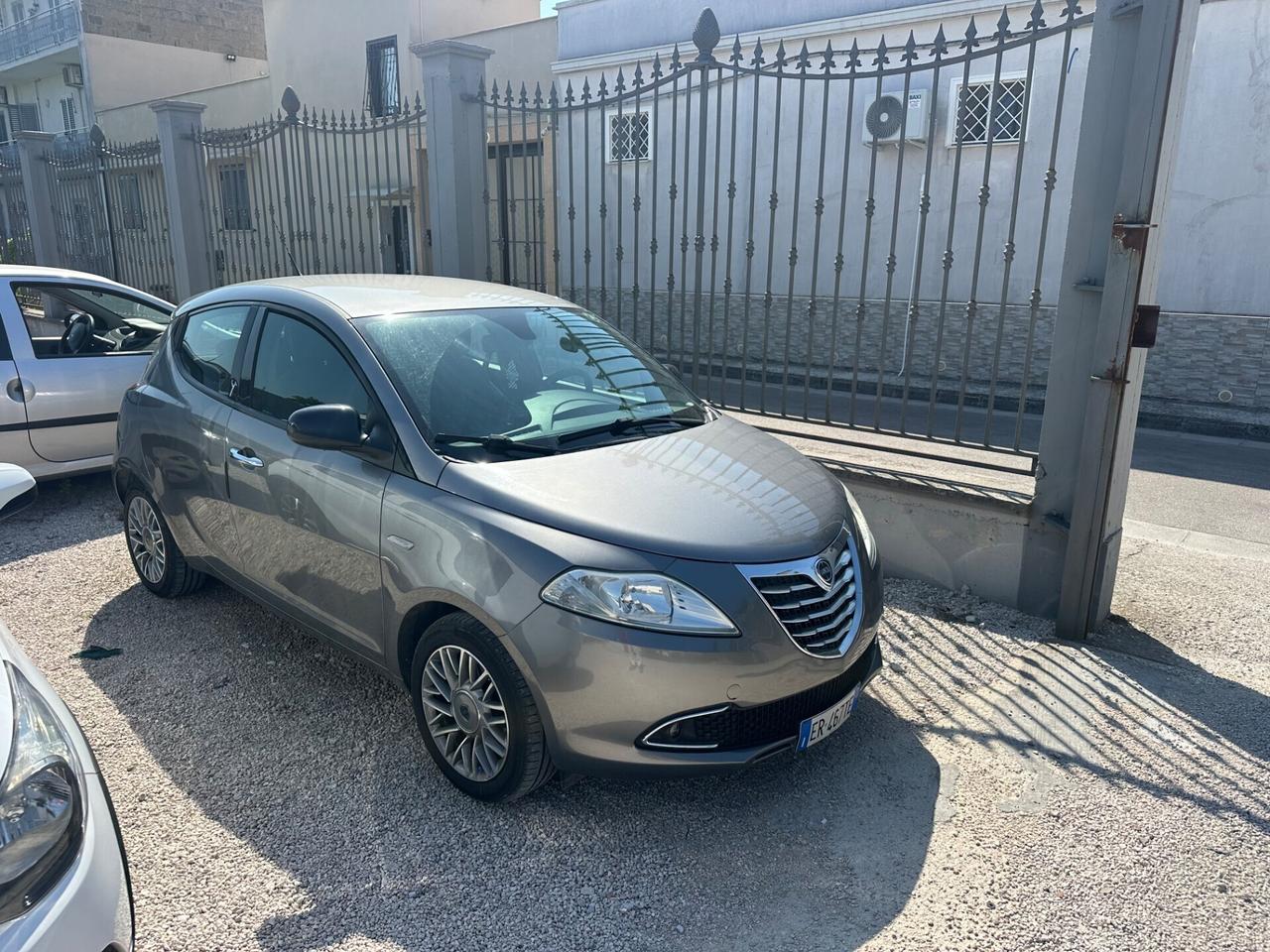 Lancia Ypsilon 1.2 69 CV Platinum Block Shaft