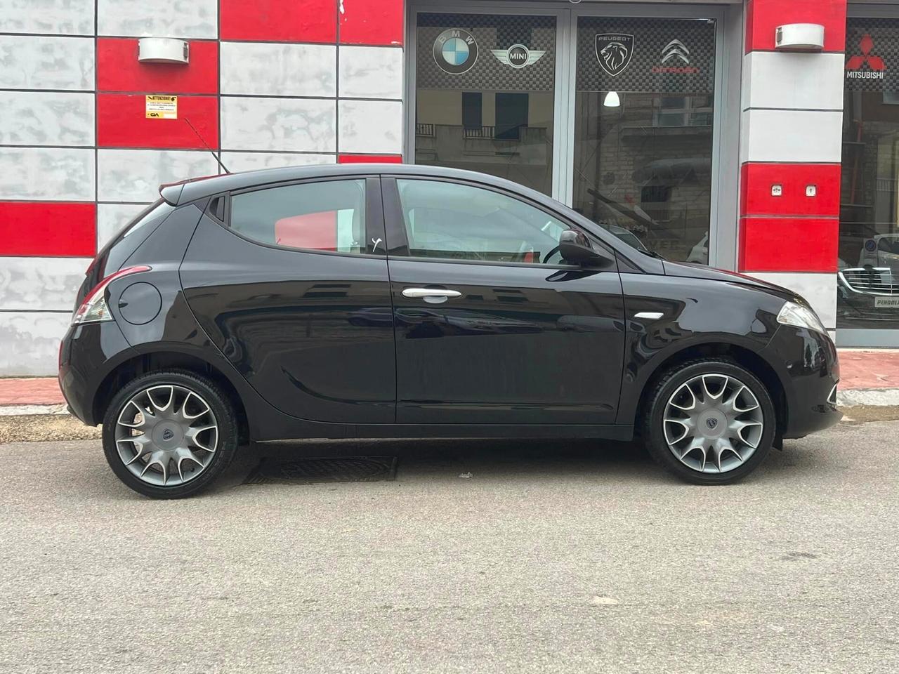 Lancia Ypsilon 1.2 69 CV 5 porte Gold