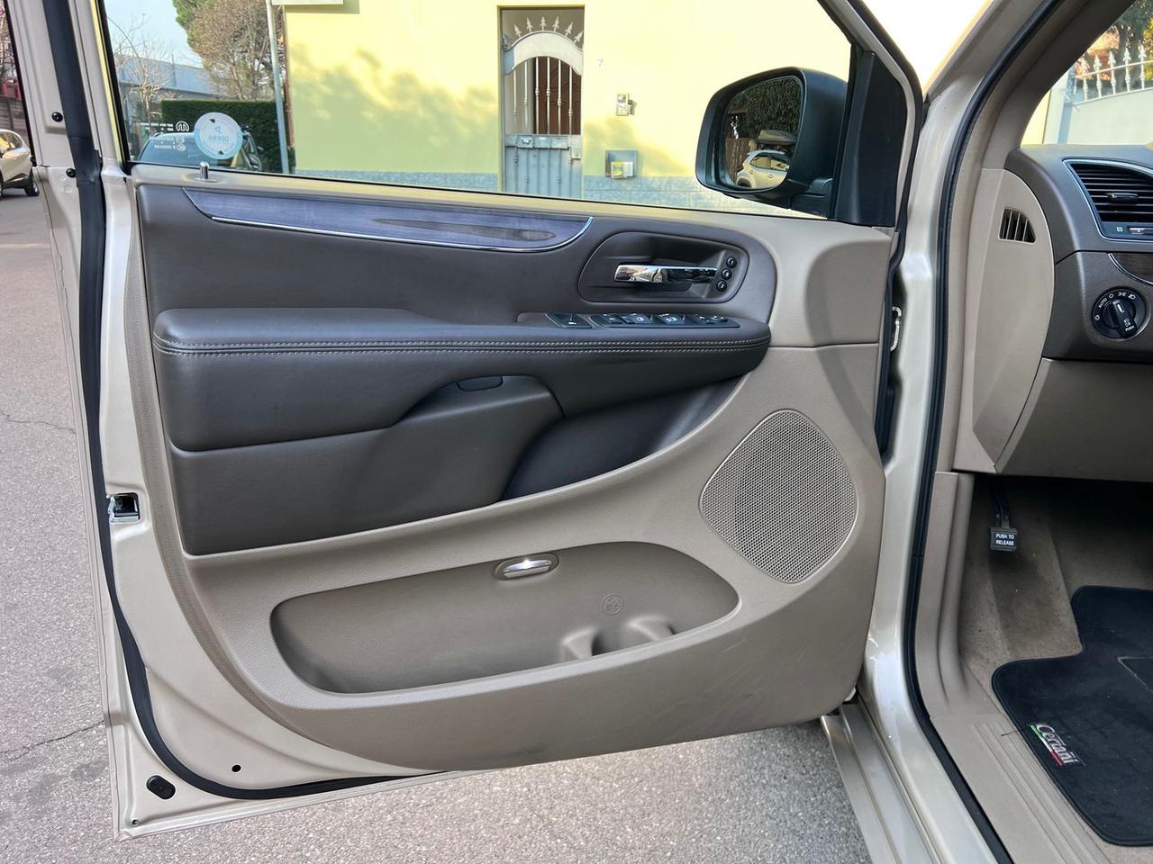 Lancia Voyager 2.8 D Platinum #9528