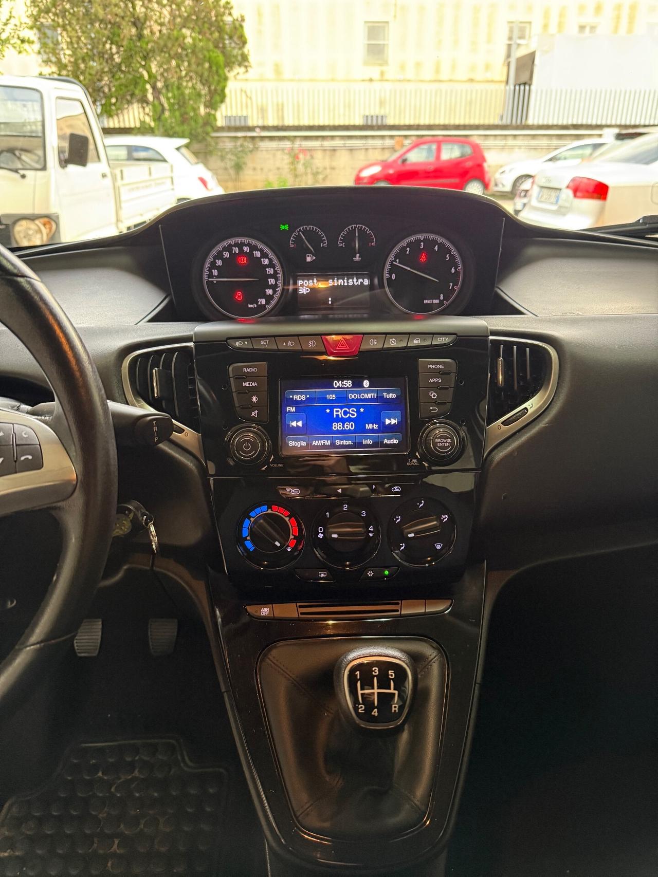 Lancia Ypsilon 1.2 69 CV 5 porte S&S Platinum