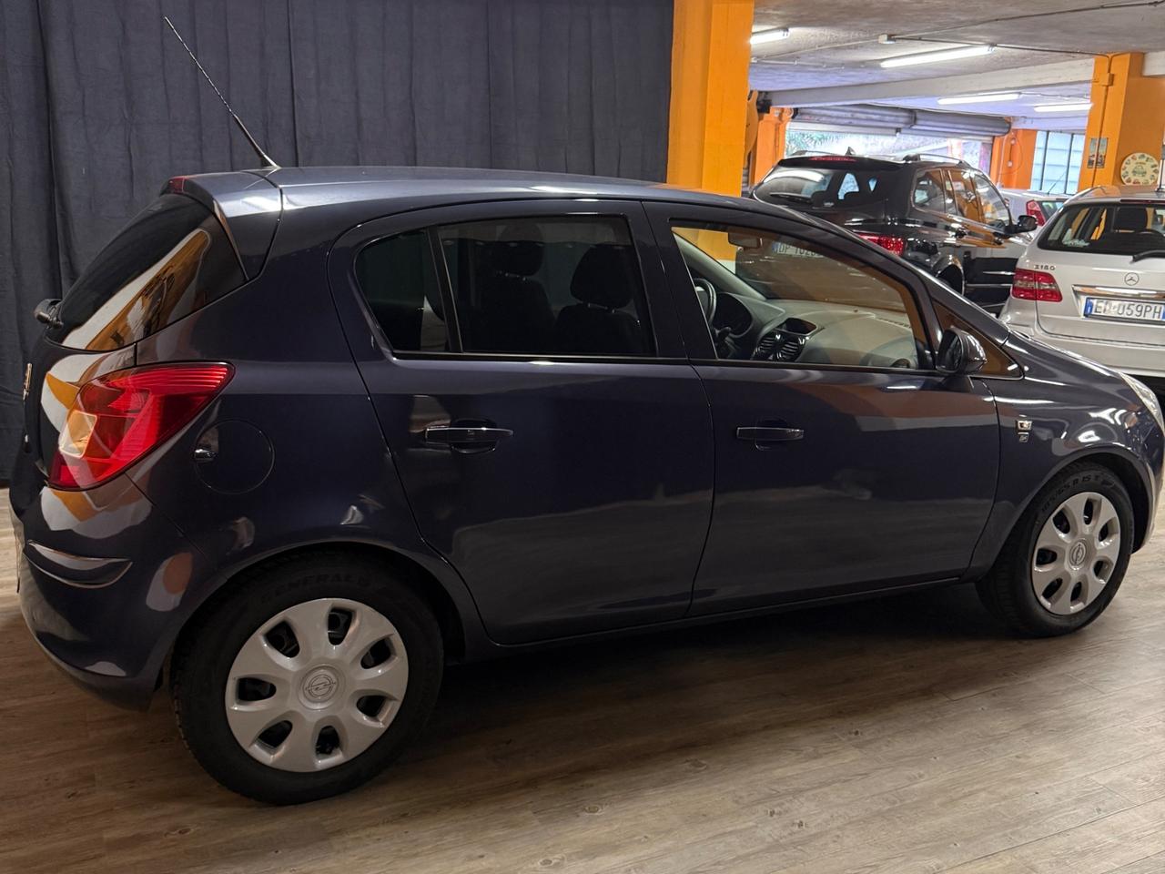SPETTACOLARE OPEL CORSA 111 ANNIVERSARIO CON 72.498 KM