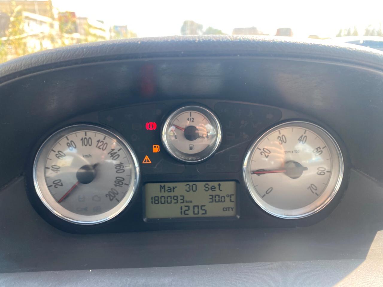 LANCIA YPSILON 1.2 180.000 KM ADATTA NEOPATENTATI