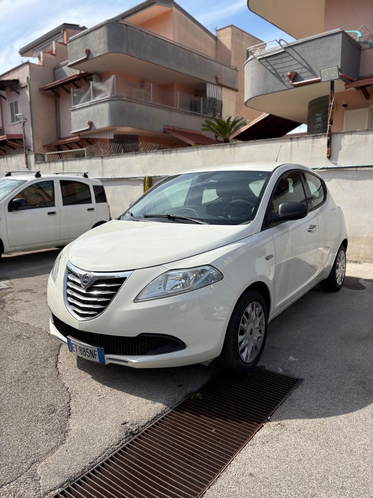 Lancia Ypsilon 1.2 benzina 69 CV 5 porte