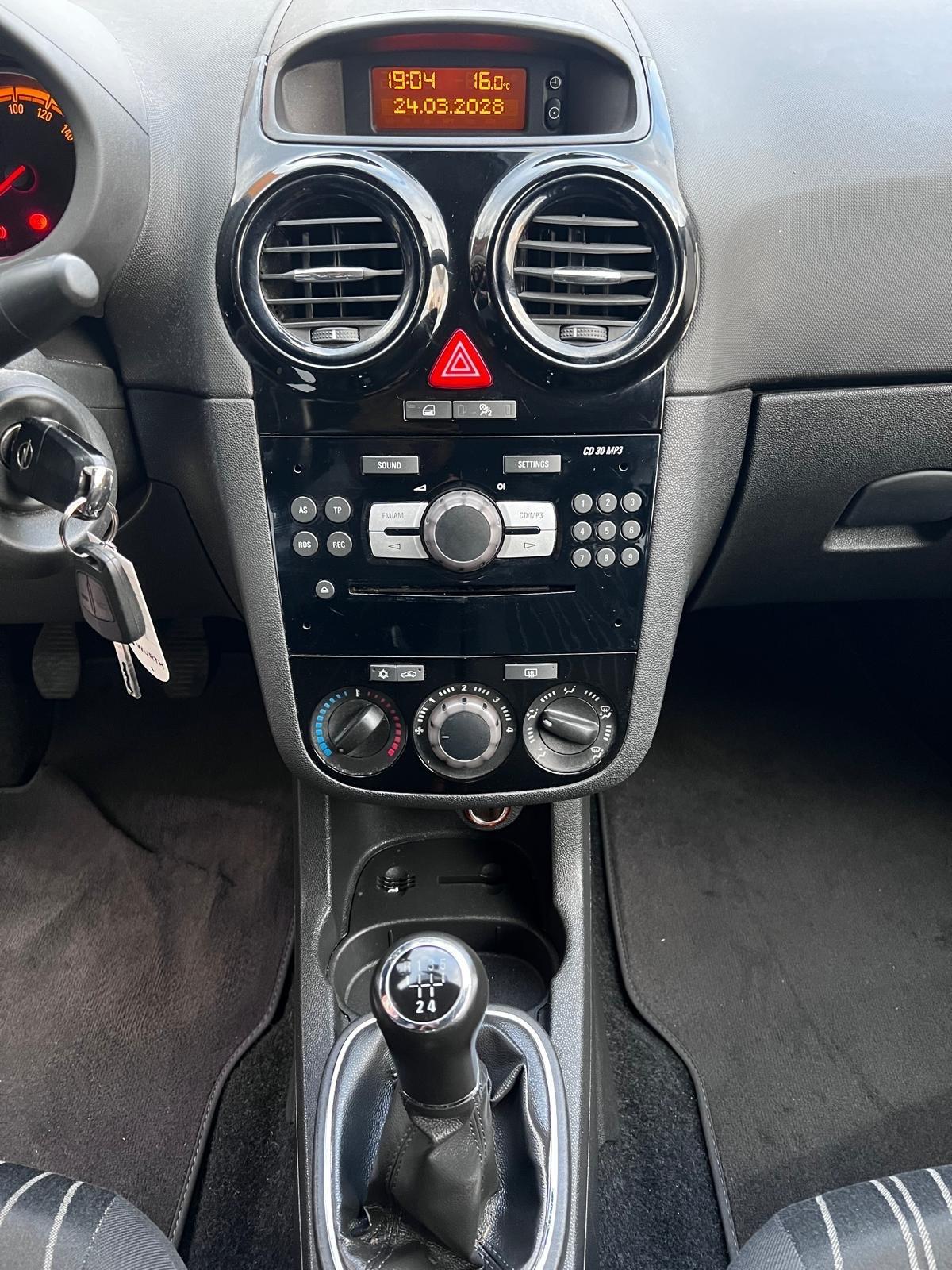 Opel Corsa 1.2 3 porte Sport