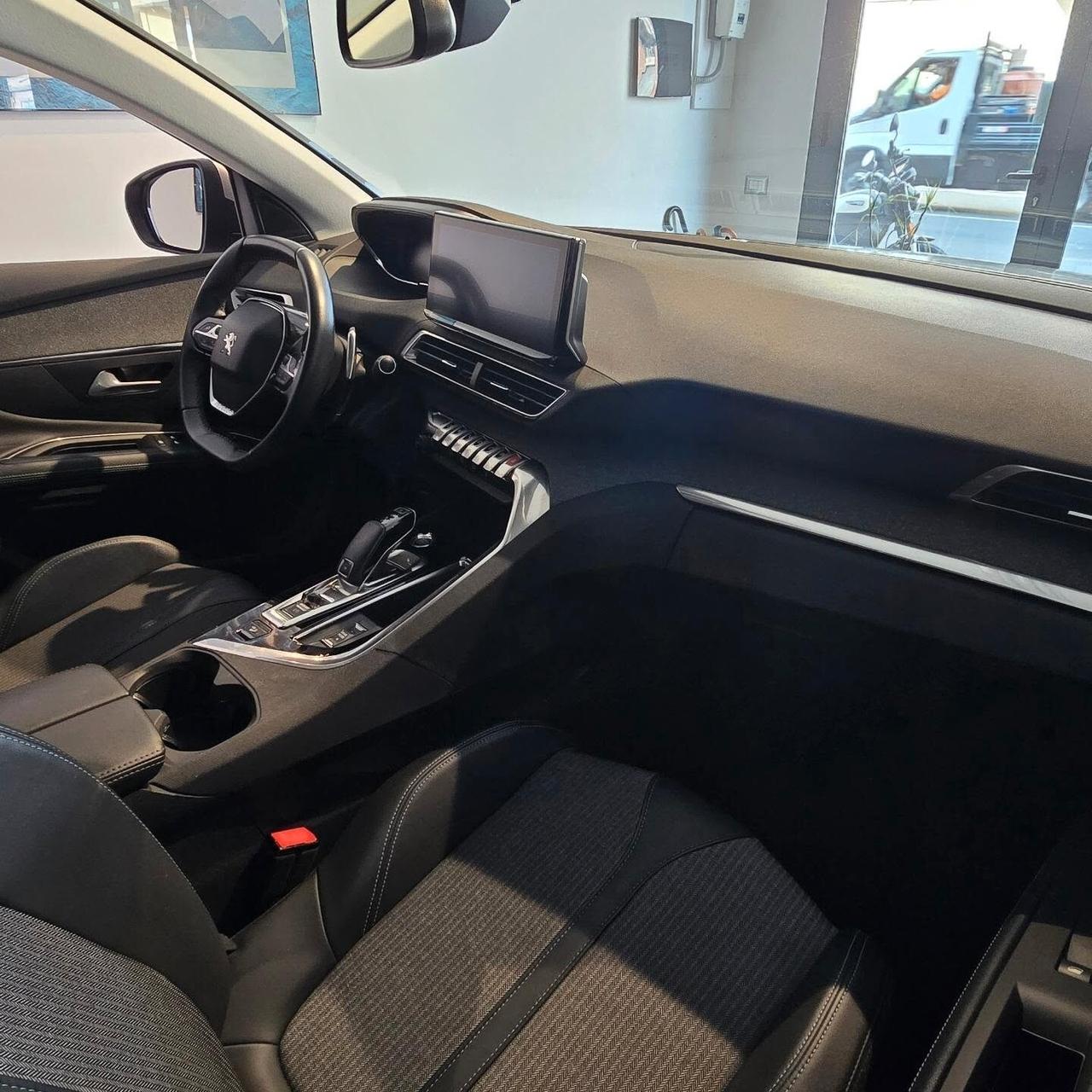 Peugeot 3008 BlueHDi 130 S&S EAT8 Allure