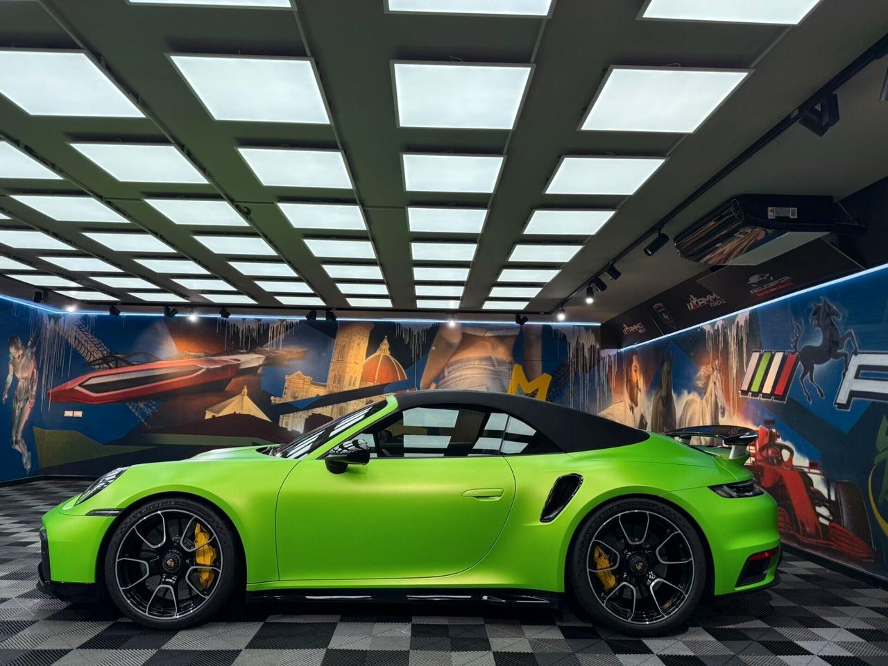 Porsche 911 Turbo S Cabriolet (925) Auto Pellicolata verde