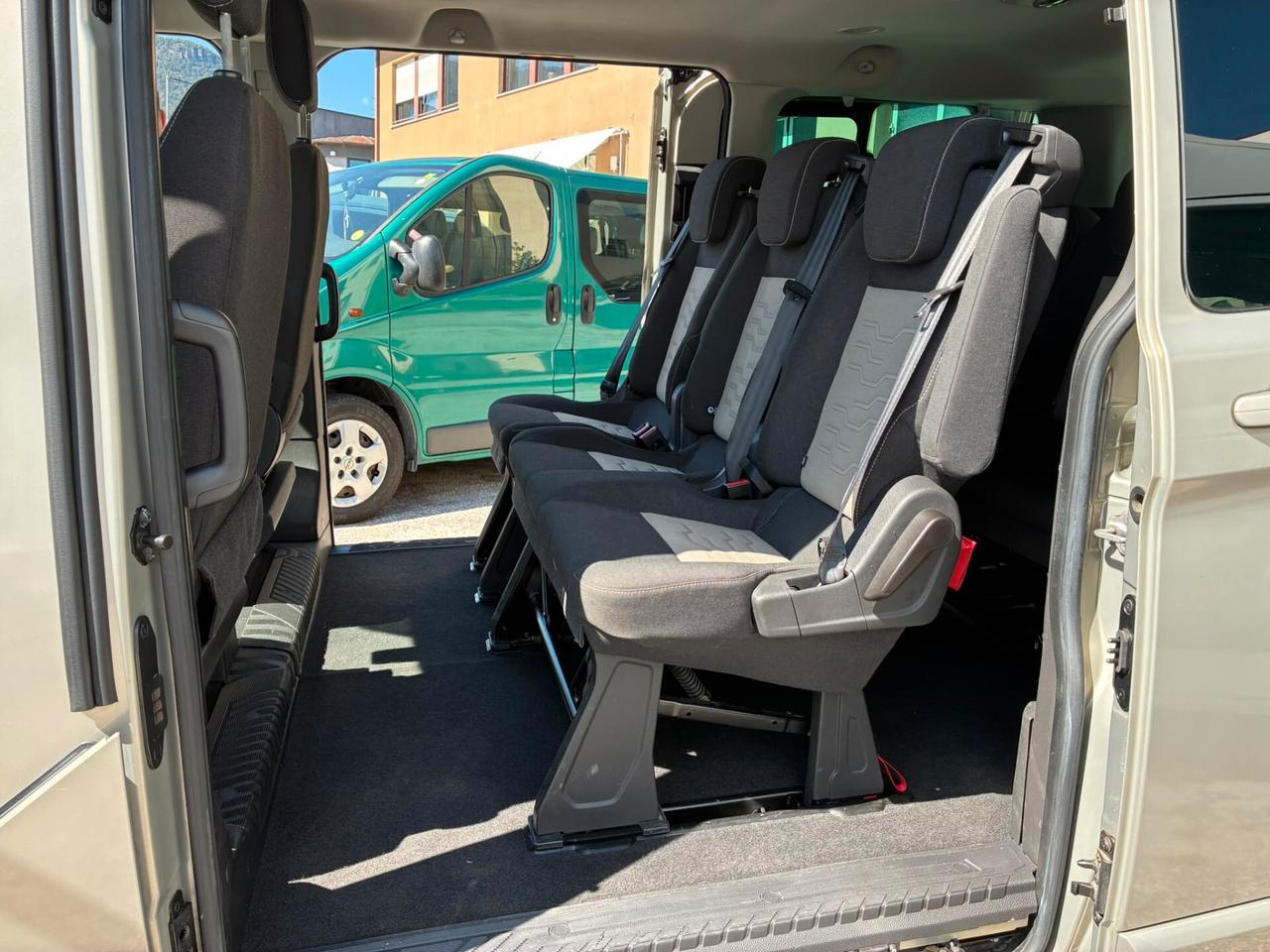 FORD TRANSIT CUSTOM 2.2 TDCi 155CV TITANIUM 8POSTI - GANCIO TRAINO