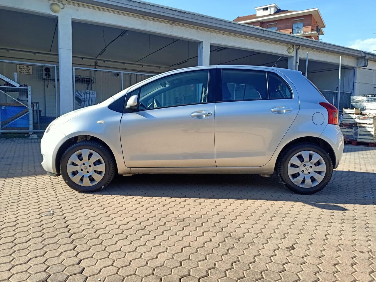 Toyota Yaris 1.0 5 porte Sol