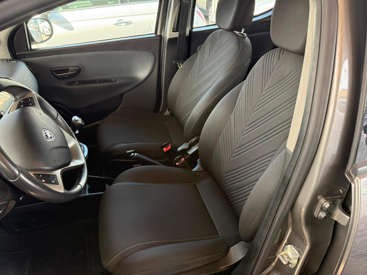 Lancia Ypsilon 1.0 FireFly 5 porte S&S Hybrid Ecochic Gold