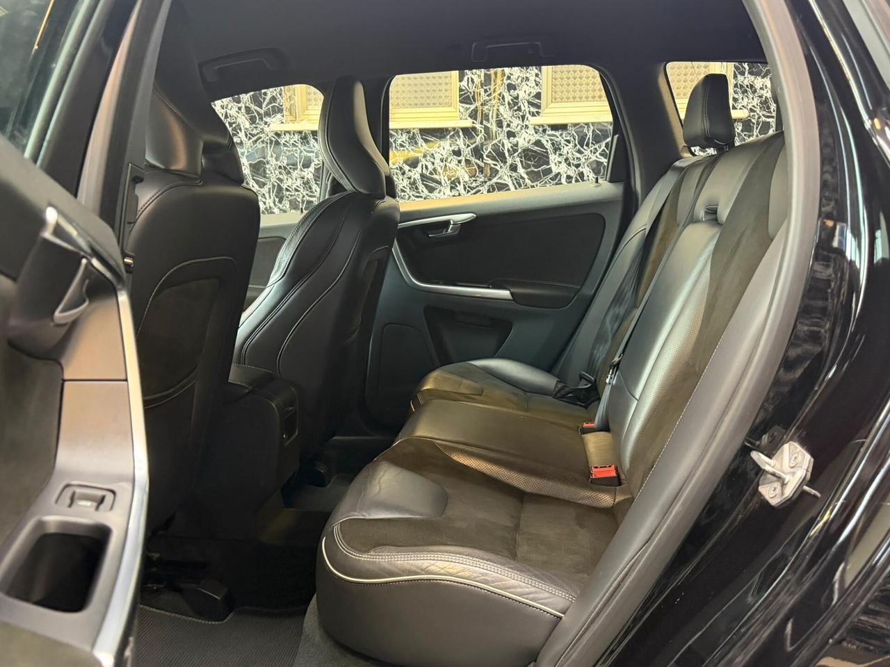 Volvo XC 60 XC60 D5 AWD Geartronic R-design