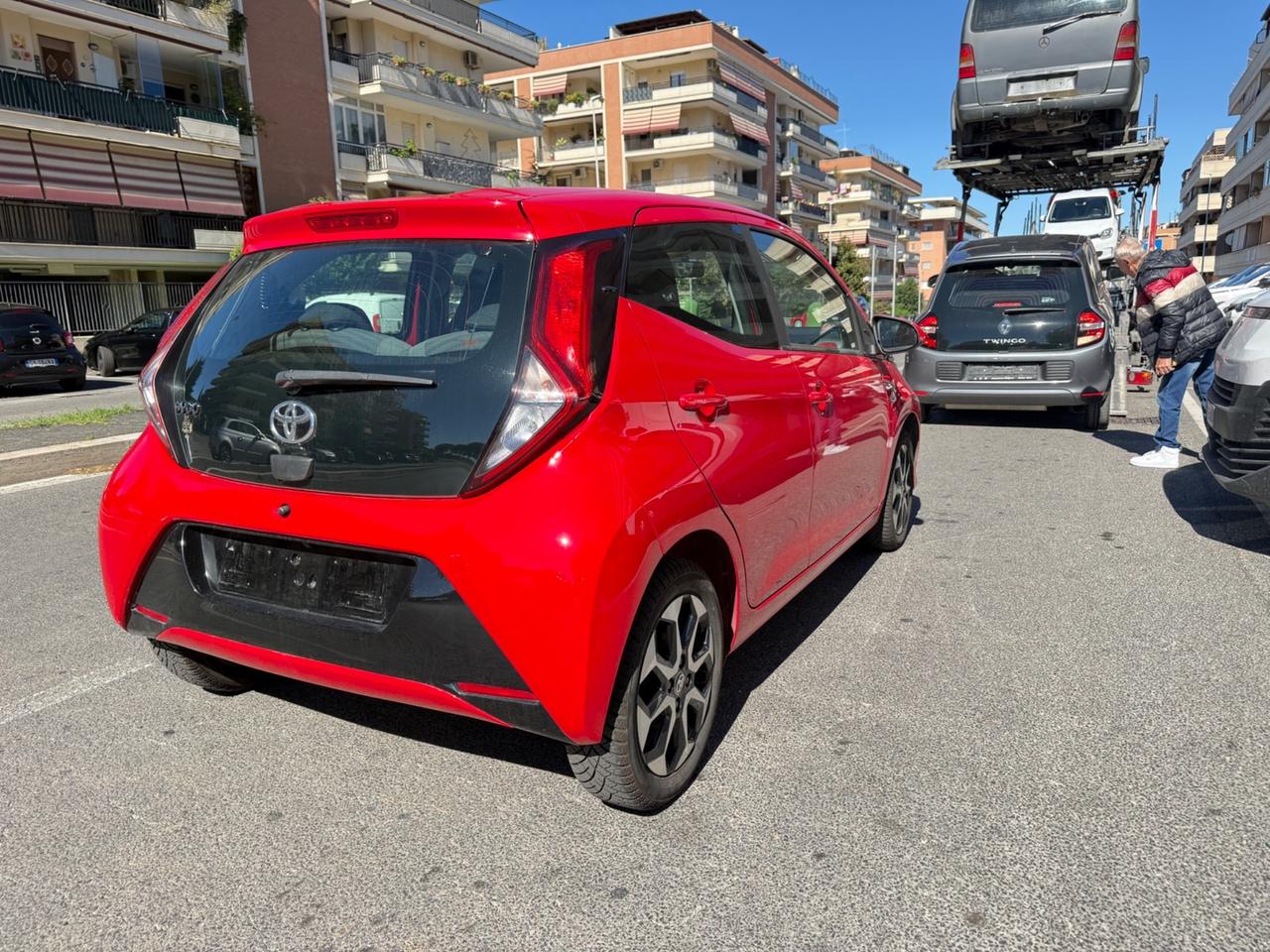 Toyota Aygo 1.0 VVT-i 72 CV 5 porte x-play MMT LED NAVI KAMERA PDC BLUETOOTH CERCHI 16