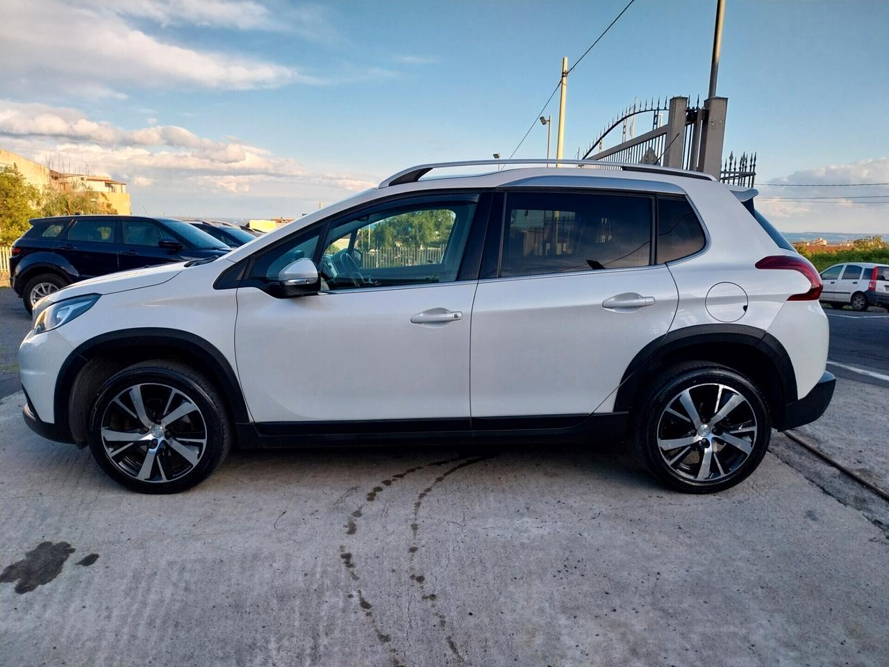 PEUGEOT 2008 1.6 DIESEL SOLO 90.000 KM ALLURE 2019