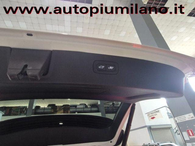 VOLVO XC90 B5 (d) AWD Geartronic 7 posti R-design