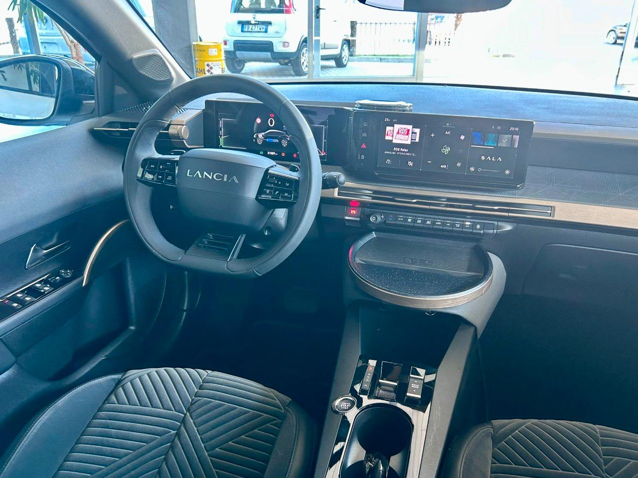 Lancia Ypsilon 1.2 mhev Edizione Cassina e-dct