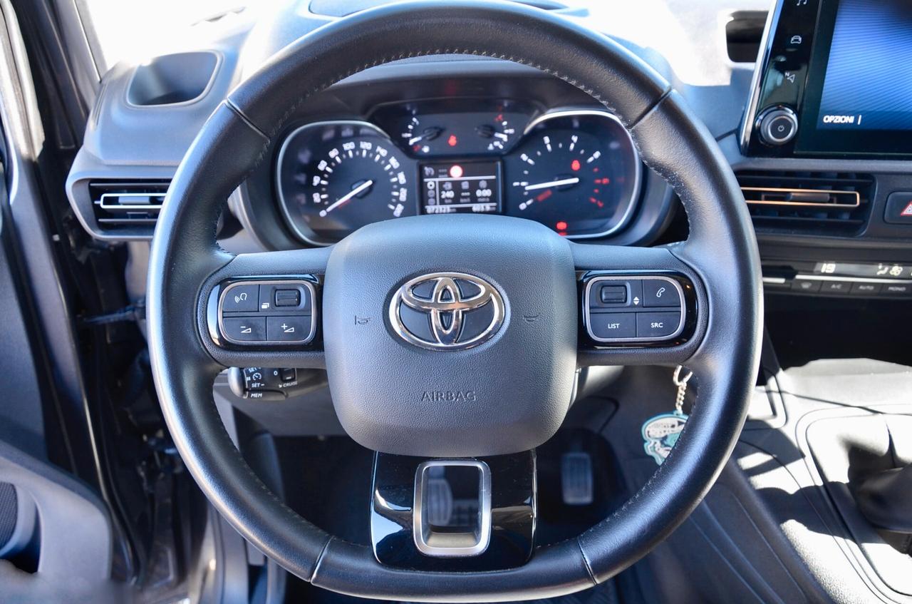 TOYOTA PROACE CITY 1.5 HDI EXECUTIVE 100cv 7 POSTI, UNICOPROPRIETARIO, EURO 6D, UFF ITALIANA, SERVICE TOYOTA, NAVI, RETROCAMERA, PERMUTE