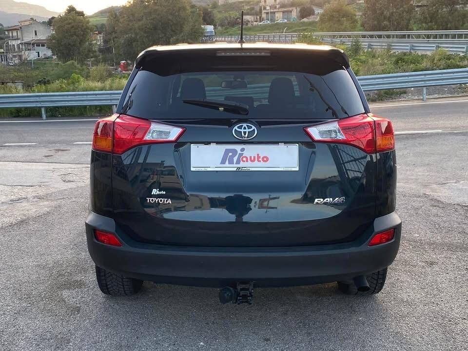 Toyota RAV 4 RAV4 2.0 D-4D 4X4 GANCIO DI TRAINO Lounge