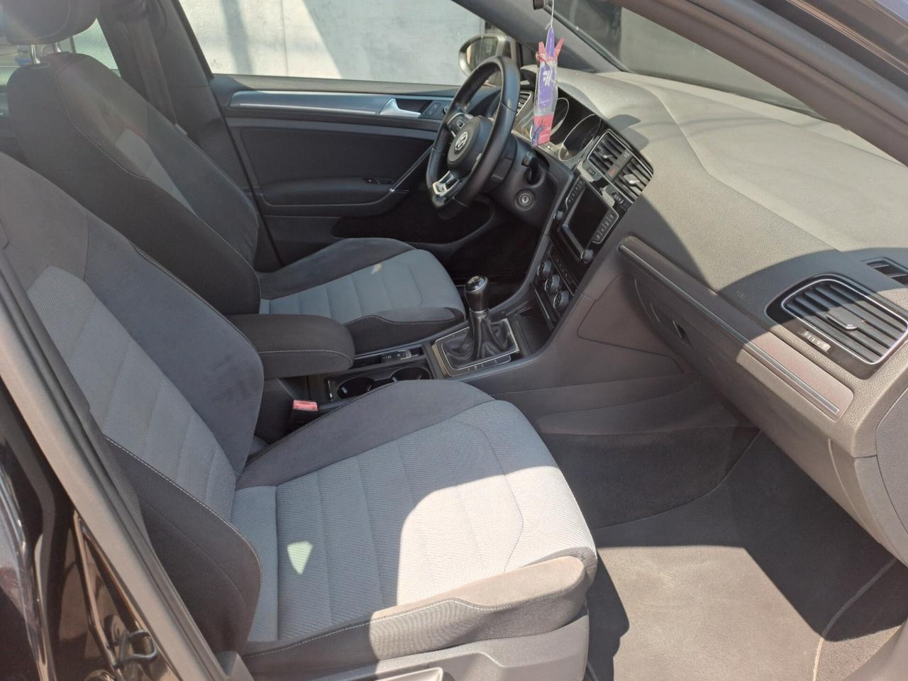 Volkswagen Golf 1.6 TDI 110CV R-Line - OK NEOPATENTATI