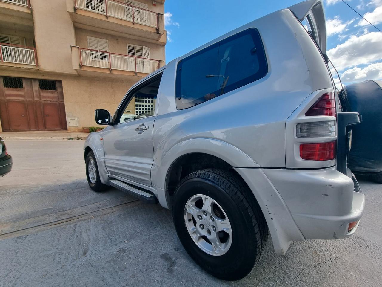 Mitsubishi Pajero 3.2 16V DI-D 3p. GLX