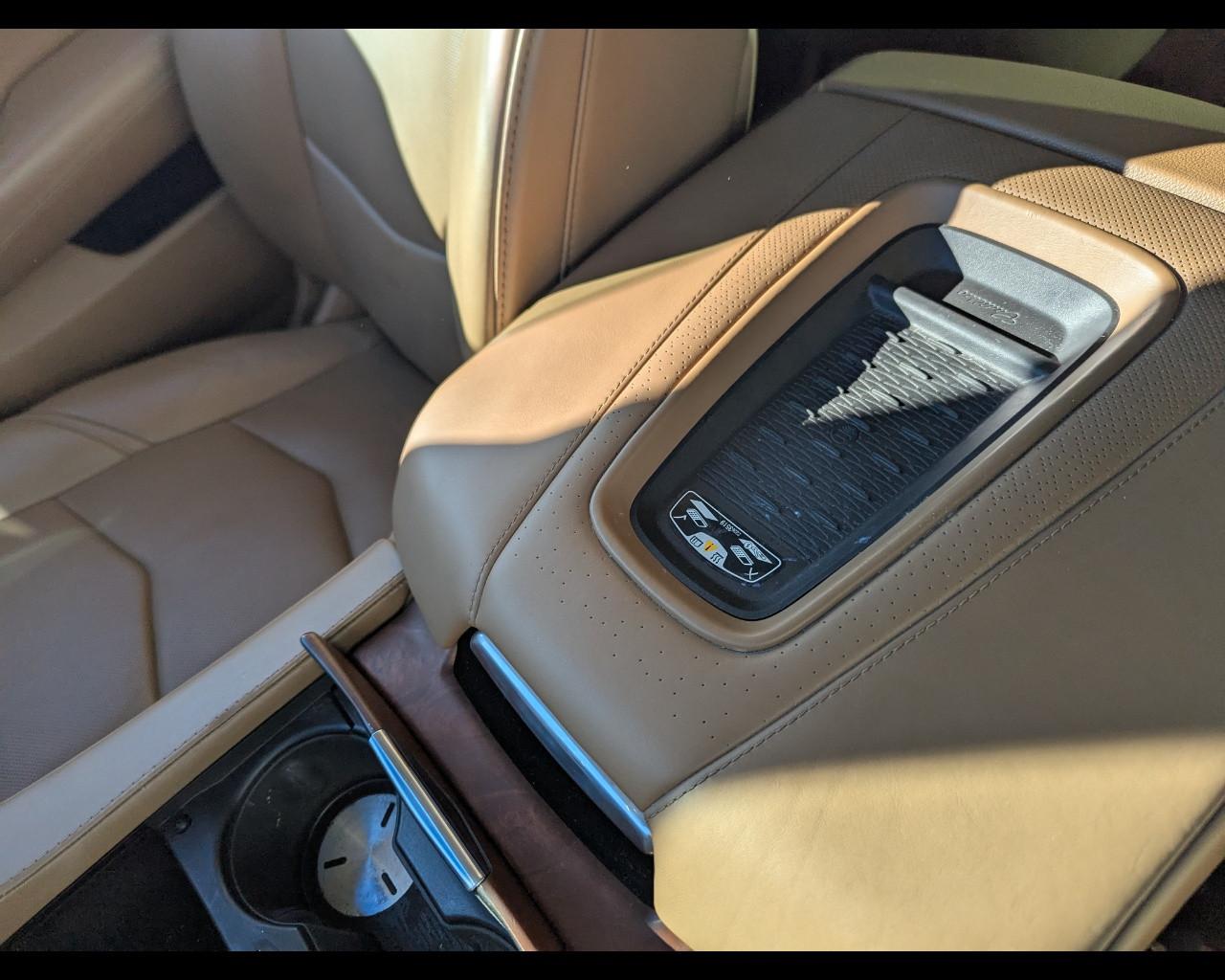 CADILLAC Escalade(2015-2019) - Escalade 6.2L V8 AT AWD Platinum