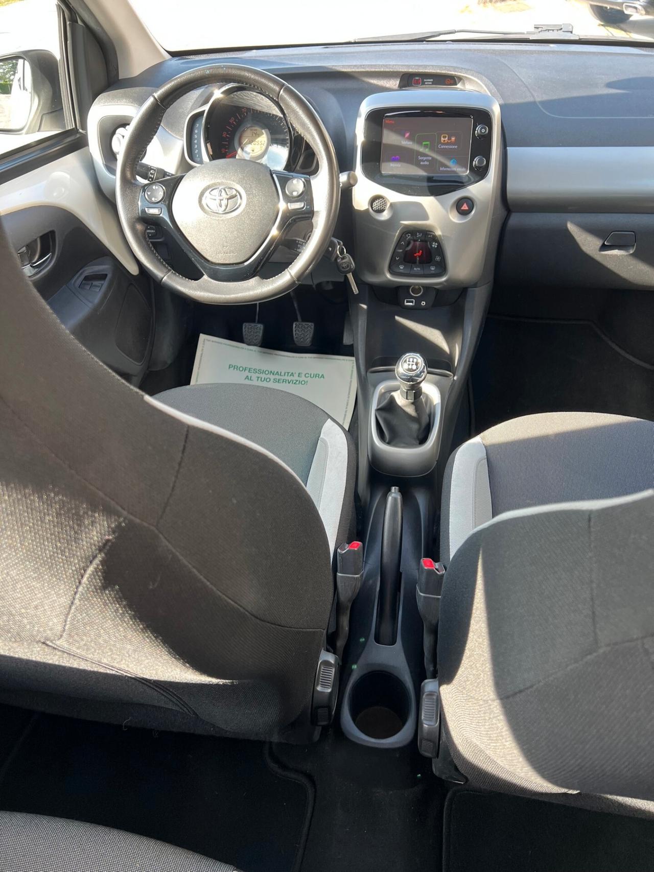 Toyota Aygo 1.0 VVT-i 69 CV 5 porte x-pure / OK NEOPATENTATI