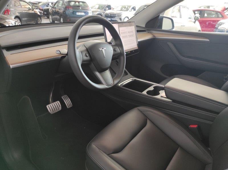 TESLA Model Y - Model Y AWD Performance