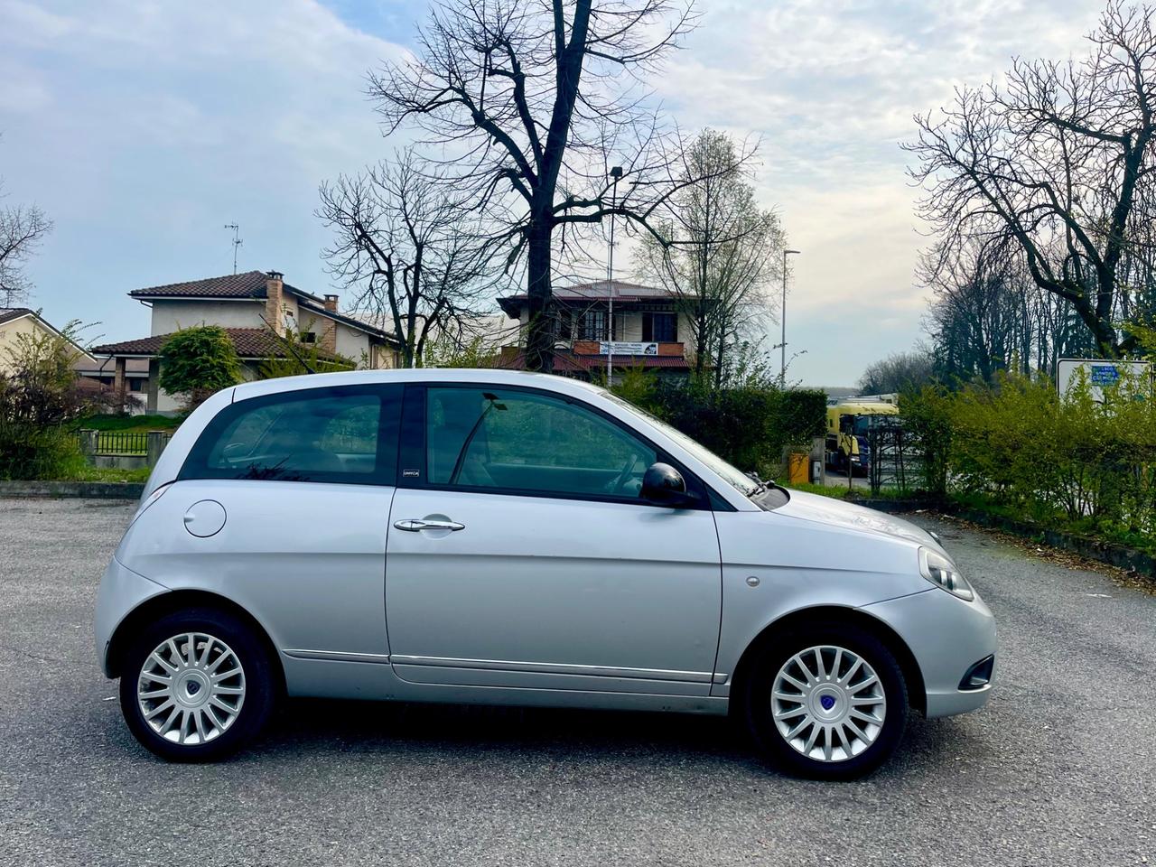 Lancia Ypsilon 1.2 69 CV Unyca
