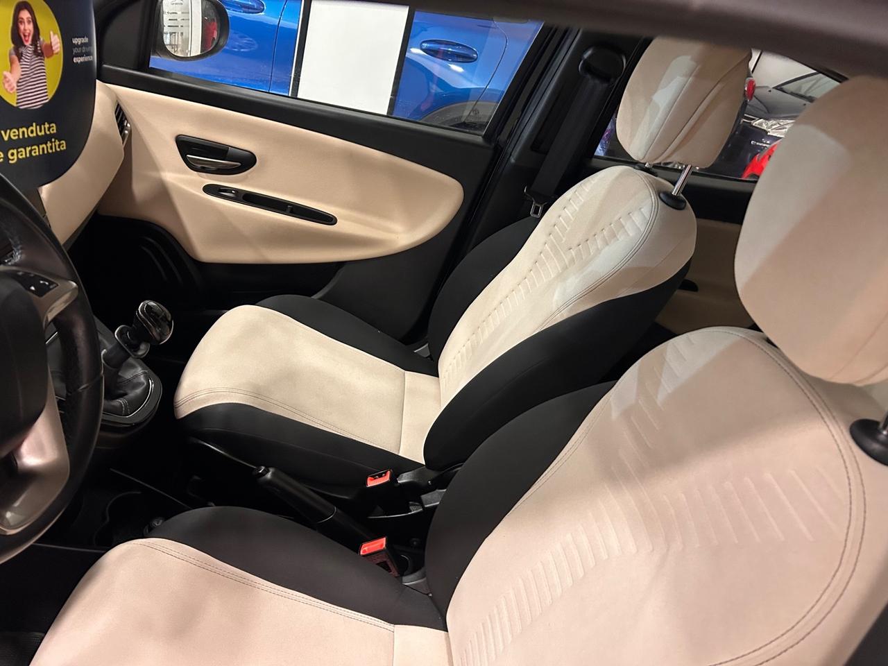 Lancia Ypsilon 1.2 69 CV 5 porte Gold