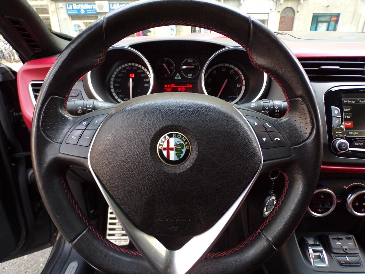 ALFA ROMEO GIULIETTA SECONDA SERIE QUADRIFOGLIO VERDE 241CV DEL 2015