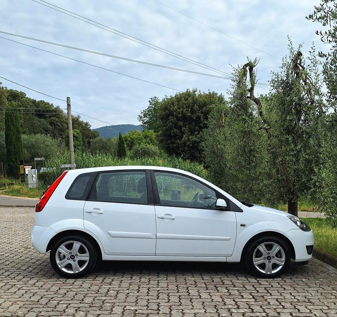 Ford Fiesta 1.2 benzina - 5 Porte - Meccanicamente Perfetta
