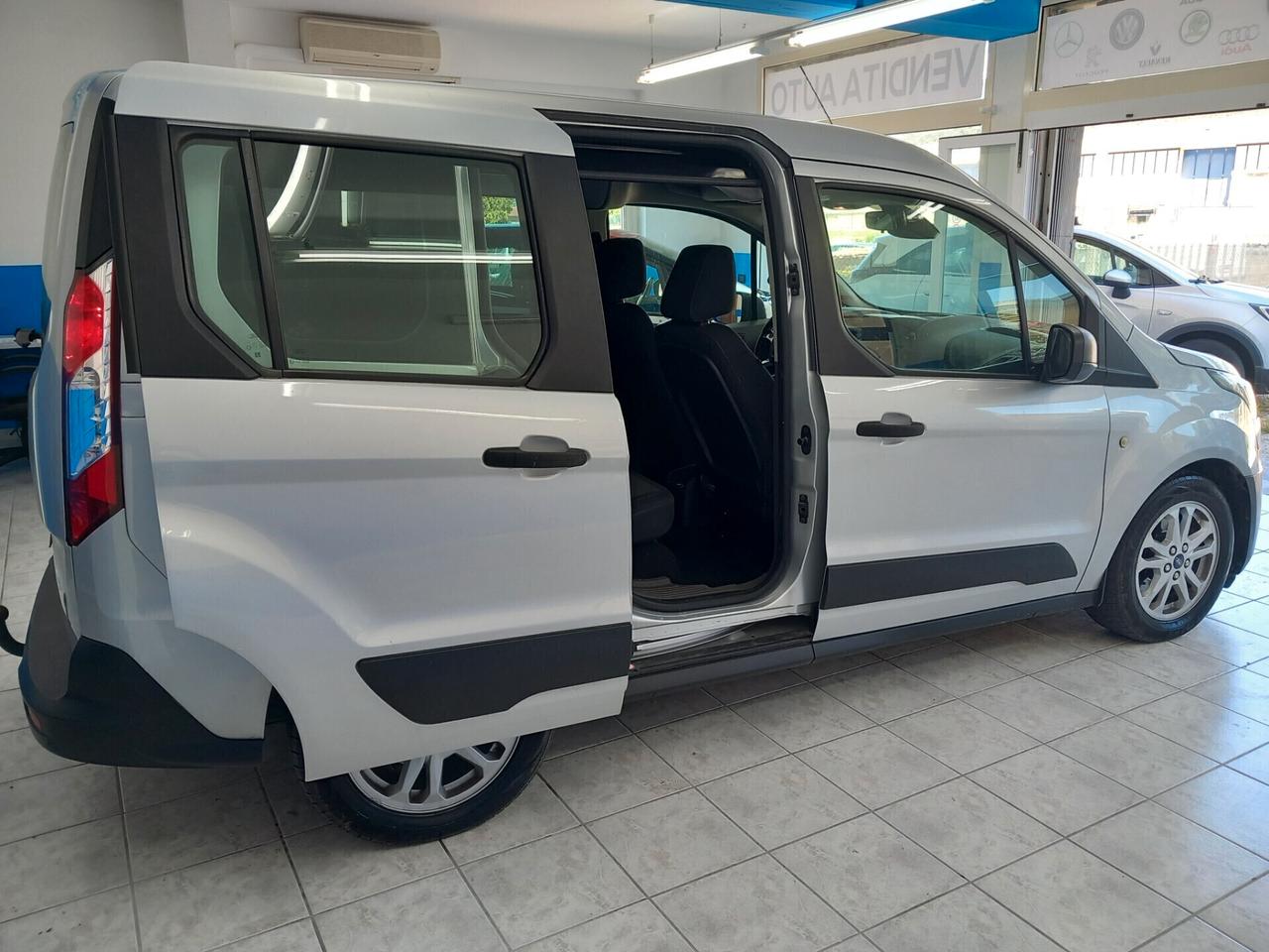 Ford Tourneo Connect 1.5 TDCi 120 CV anno 2019 km 125 mila