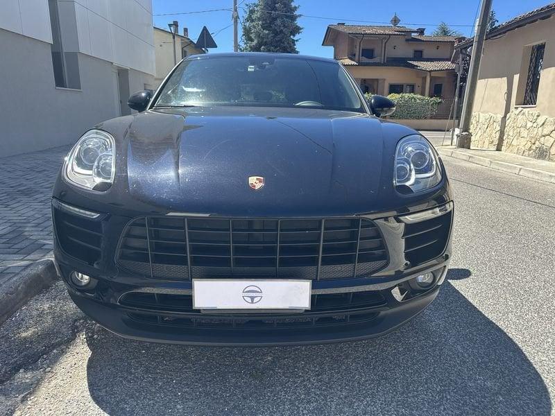 Porsche Macan -