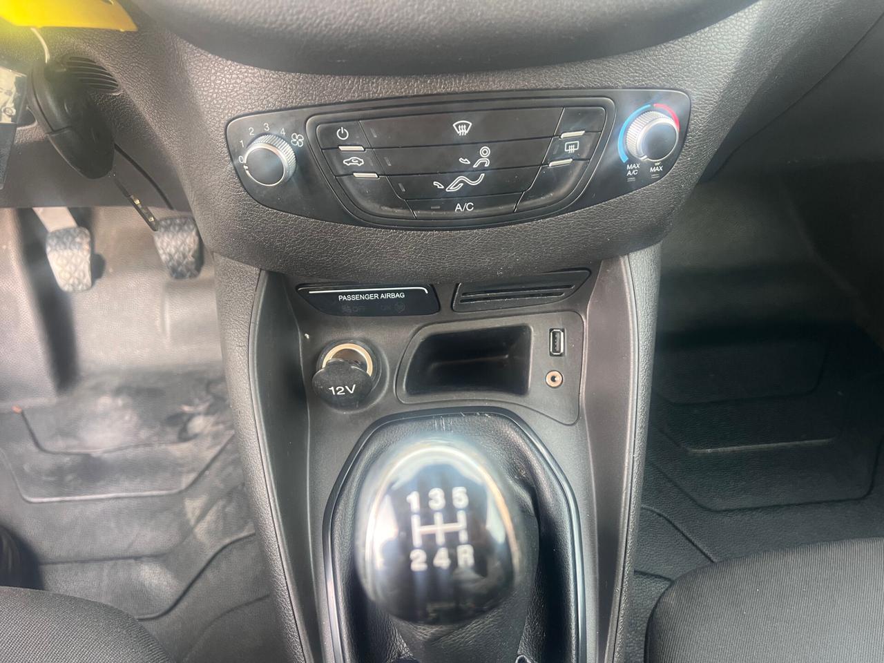 Ford Tourneo Courier 1.5 TDCI 75 CV VAN