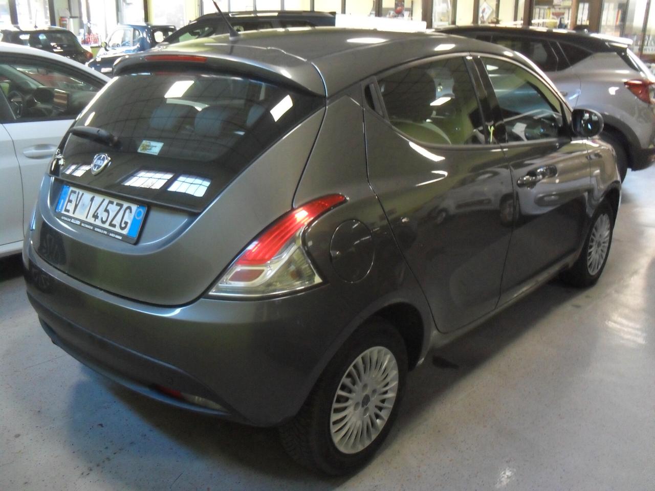Lancia Ypsilon 1.2 69 CV 5 porte Silver