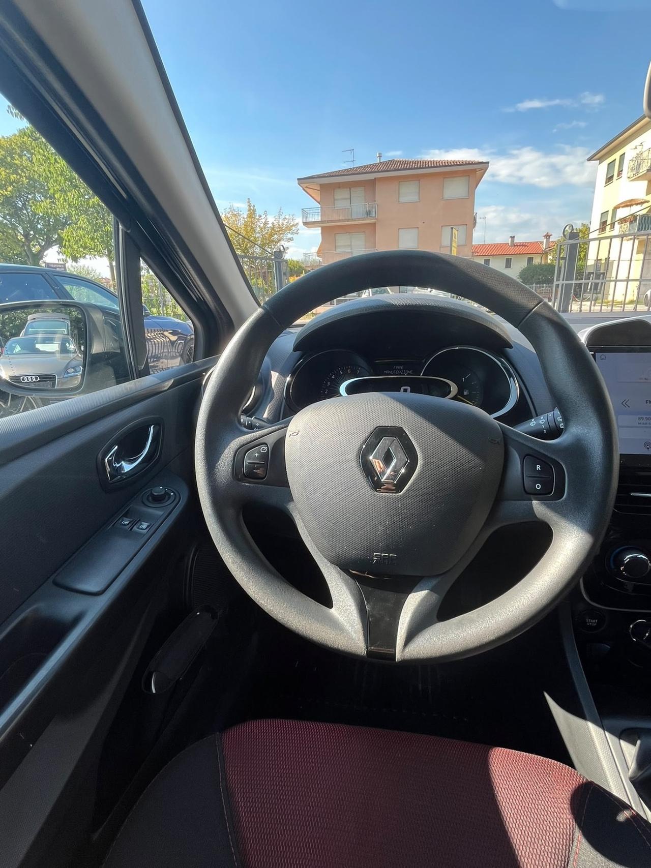 Renault Clio 1.2 75CV Neopatentati