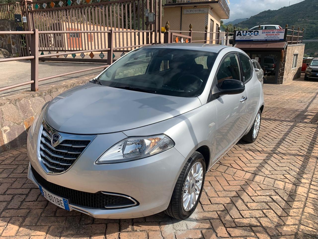 Lancia Ypsilon 1.2 69 CV 5 porte Gold