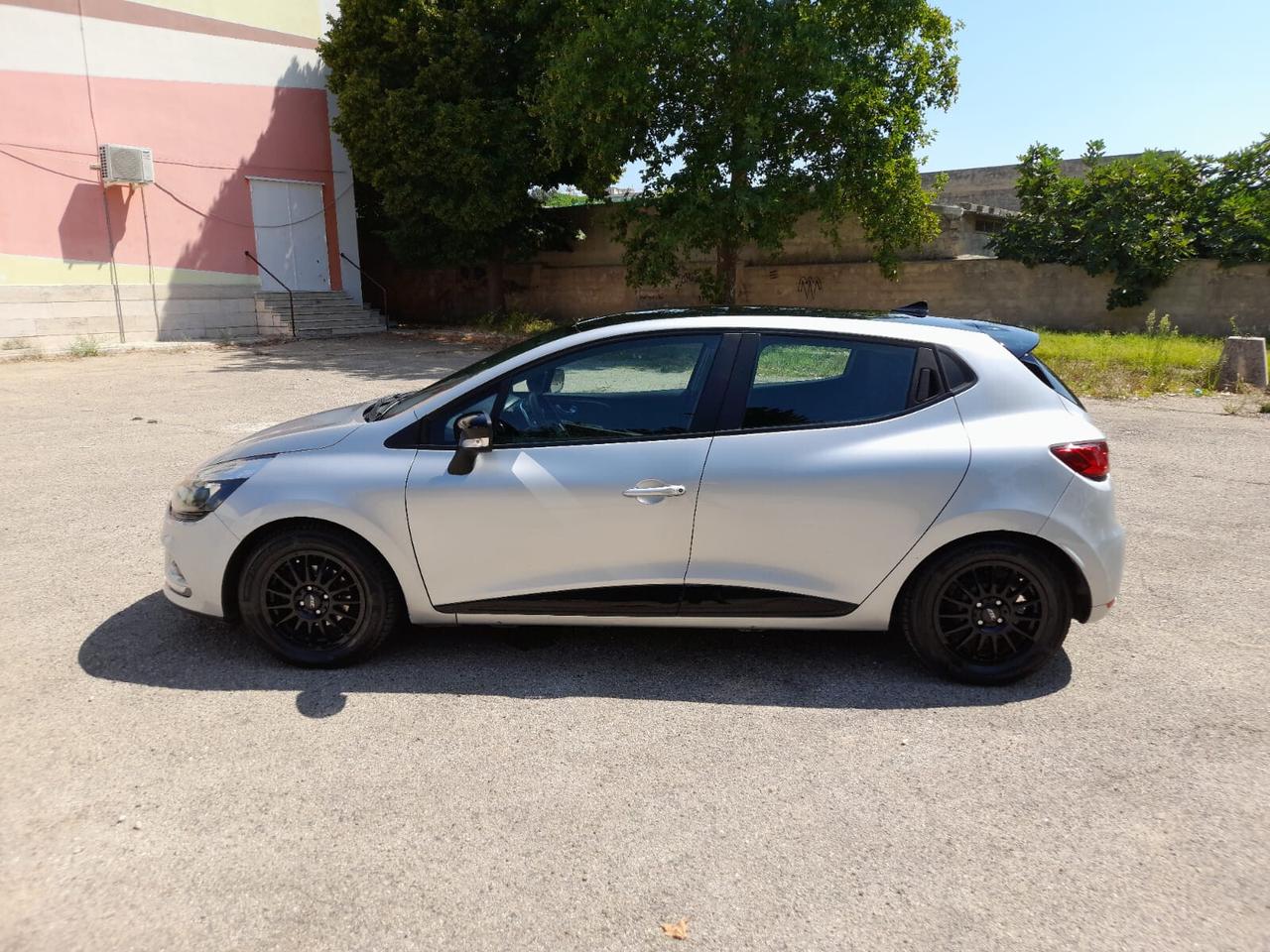 Renault Clio 1.2 75CV 5 porte Zen