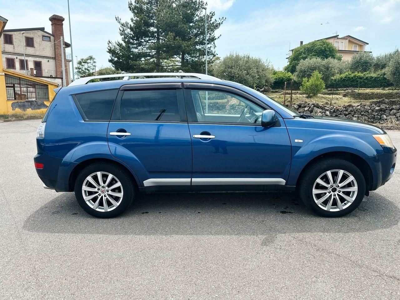 Mitsubishi Outlander 2.2 DI-D DPF 7 posti