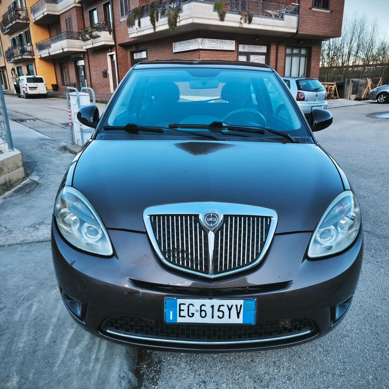 Lancia Ypsilon 1.2 69 CV Unyca