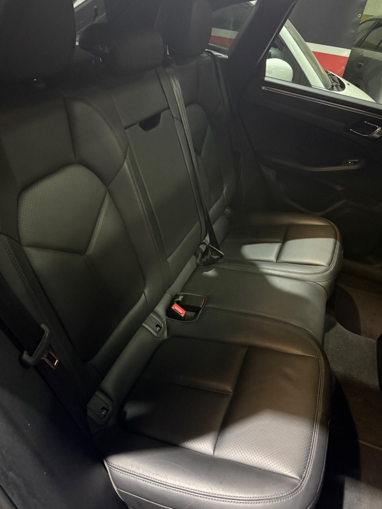 Porsche Macan 2.0 245 Cv Strafull